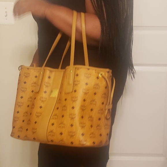 MCM Medium Liz Reversible Visetos Shopper - Picture 11 of 12